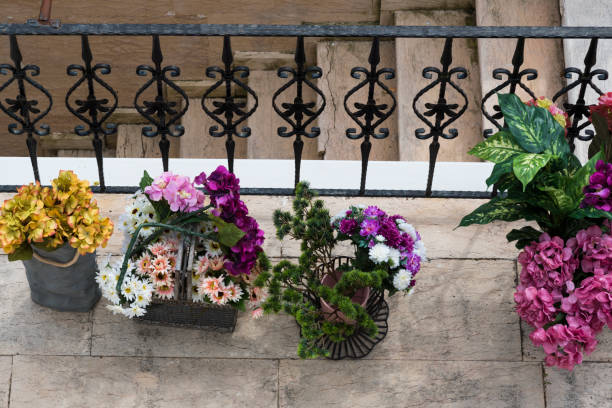 Container system for balcony gardens